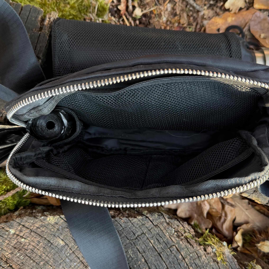 Intérieur du sac ouvert avec ses poches