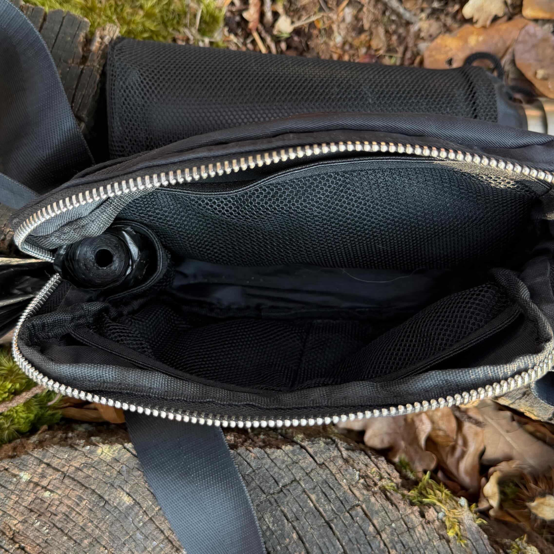 Intérieur du sac ouvert avec ses poches