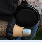 Bol pliable noir et gourde isotherme sortis du sac