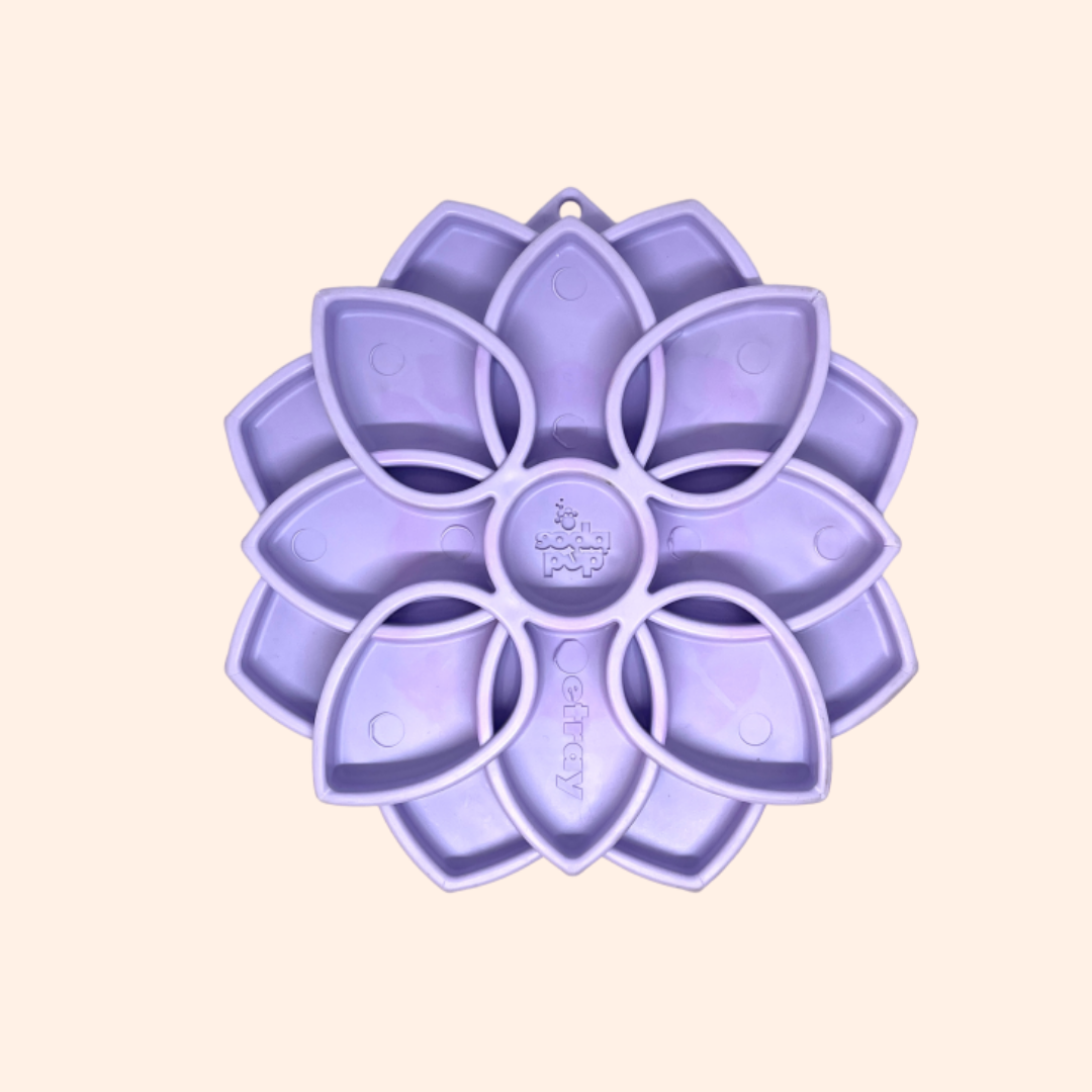Fleur lilas en silicone vue de trois quarts