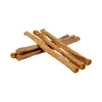 Bâtonnets de bœuf séché croisés en tas