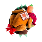 Dinde rôtie en peluche avec légumes sur un plat noir