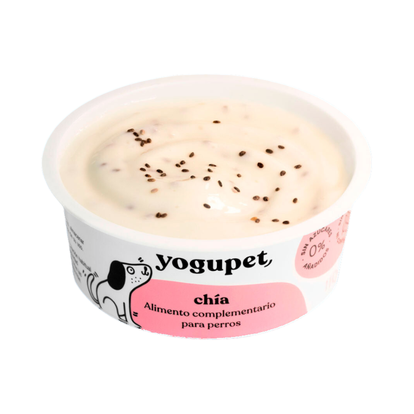 Pot ouvert de yaourt parsemé de graines noires