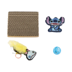 Contenu étalé : griffoir carton, peluche, jouet plume, balle
