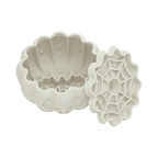 Citrouille blanche ouverte et son couvercle toile d'araignée