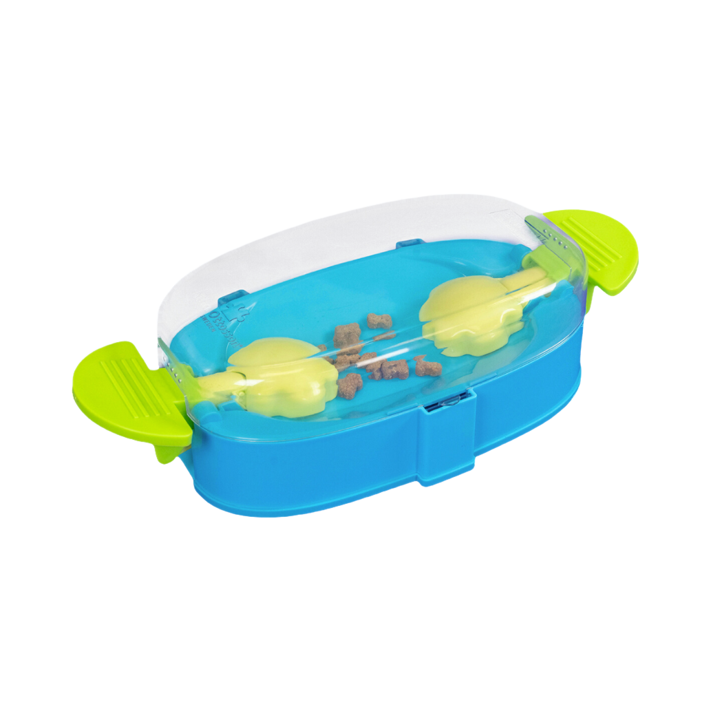 Boîte bleue à couvercle transparent et poignées vertes avec croquettes