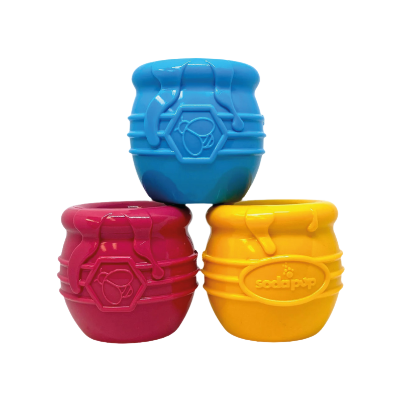 Trois pots bleu, rouge et jaune empilés