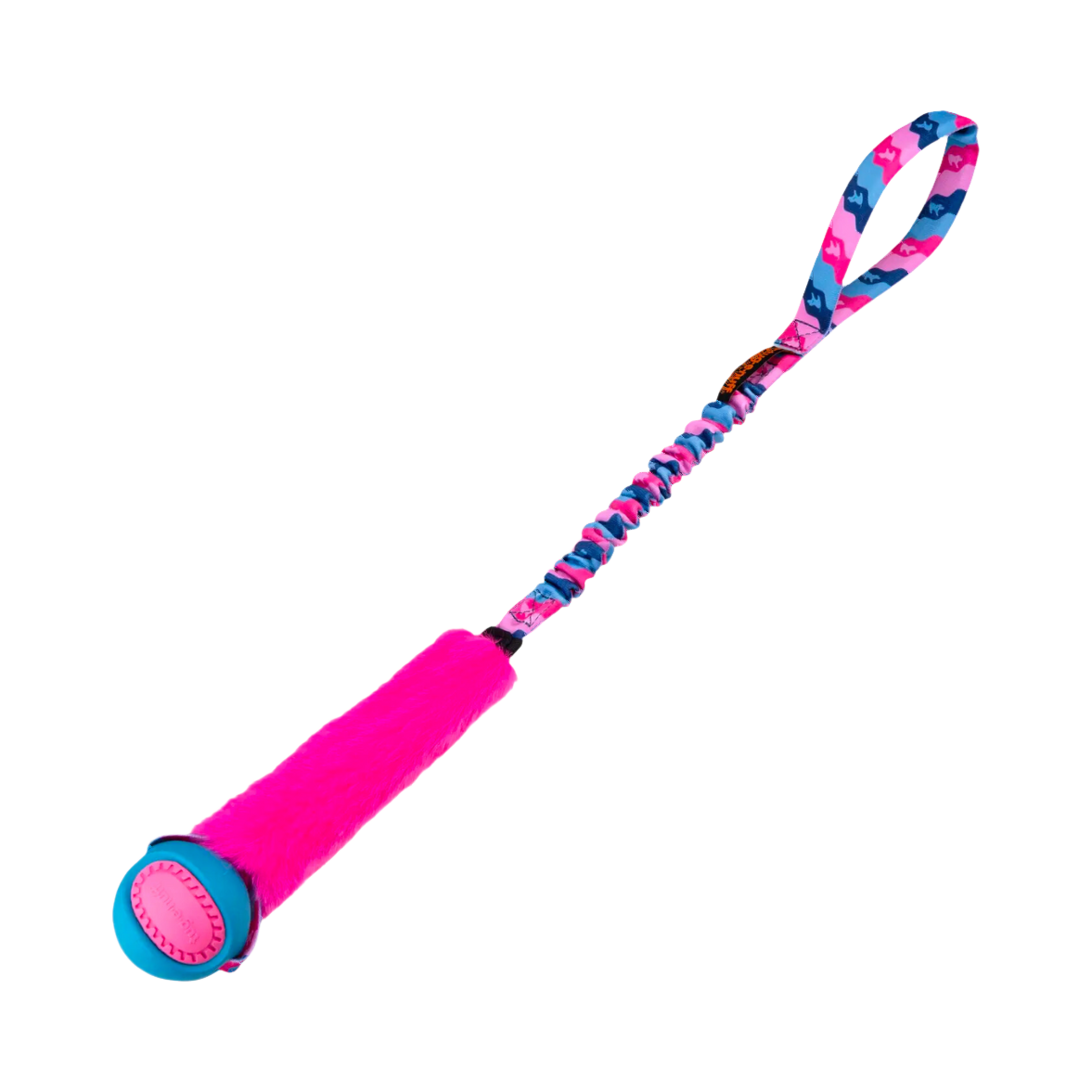 Modèle rose en fausse fourrure avec balle bleue
