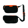 Deux pochettes noires à zip orange et sangle réglable