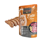 Sachet orange à côté de tranches de terrine découpées