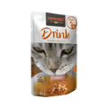 Sachet orange Leonardo Drink avec chat qui lèche