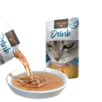 Bouillon versé depuis le sachet bleu dans une coupelle