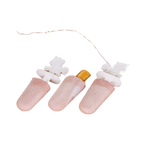 Trois glaces roses sur bâtonnets avec os en plastique