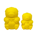 Ourson jaune en caoutchouc en deux tailles, vu de face