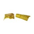 Deux morceaux de peau de porc séchée dorée