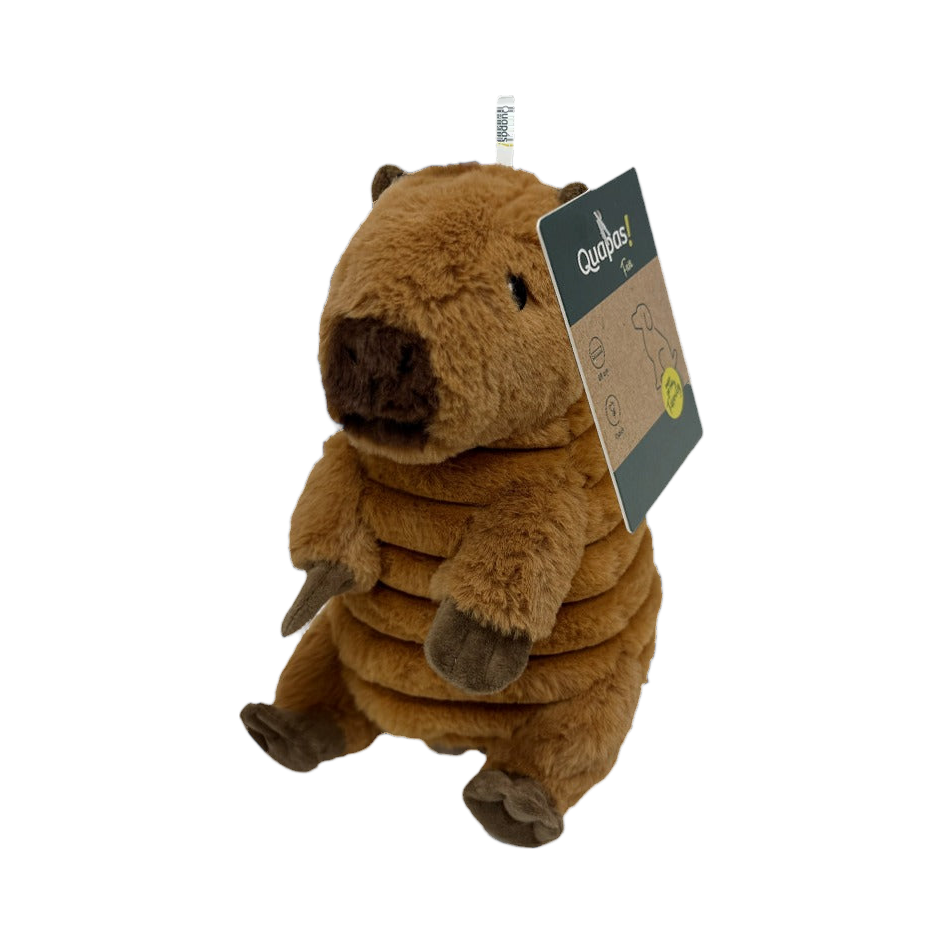 Peluche capybara kawaii Quapas! vue de trois quarts avec son étiquette