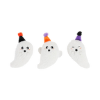 Trois petits fantômes blancs en peluche coiffés de chapeaux de fête