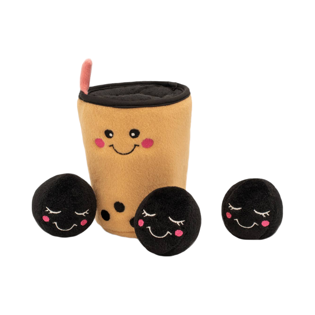 Gobelet avec paille rose, trois perles noires aux yeux fermés