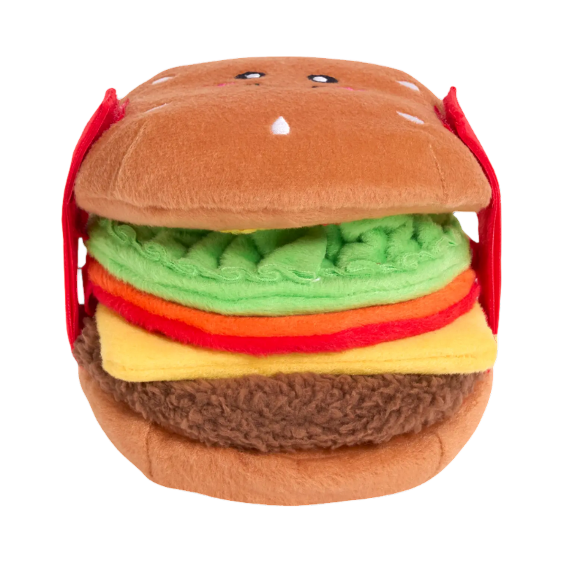Pain, salade, tomate, fromage et steak enfilés sur une sangle