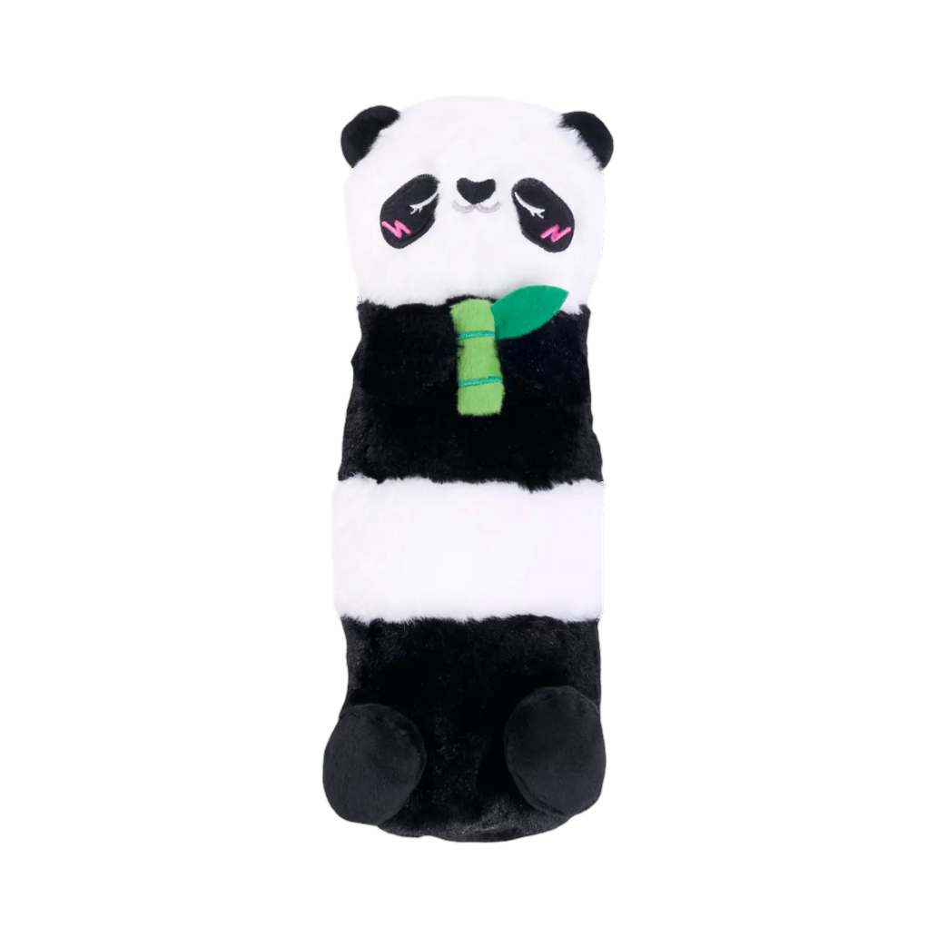 Panda noir et blanc endormi tenant une tige de bambou