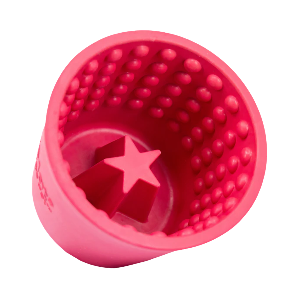 Gobelet rose couché vu de biais