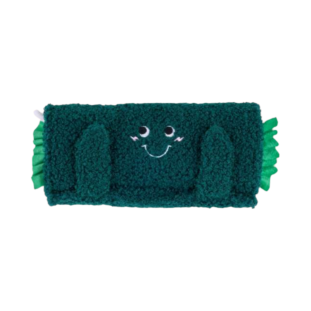 Rouleau vert foncé enroulé avec un petit visage souriant