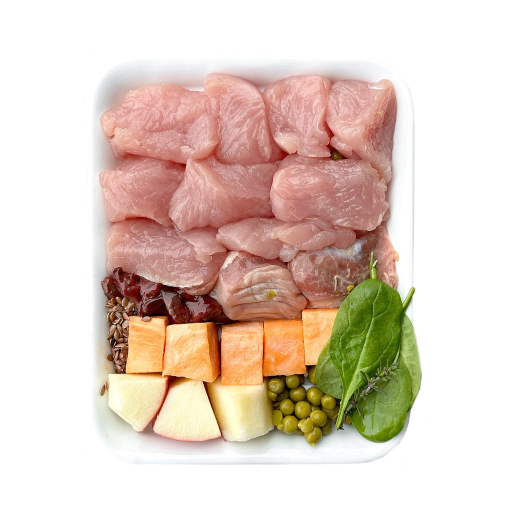 Ingrédients de la pâtée Fidelis : dinde, patate douce, pomme, petits pois, épinards et airelles