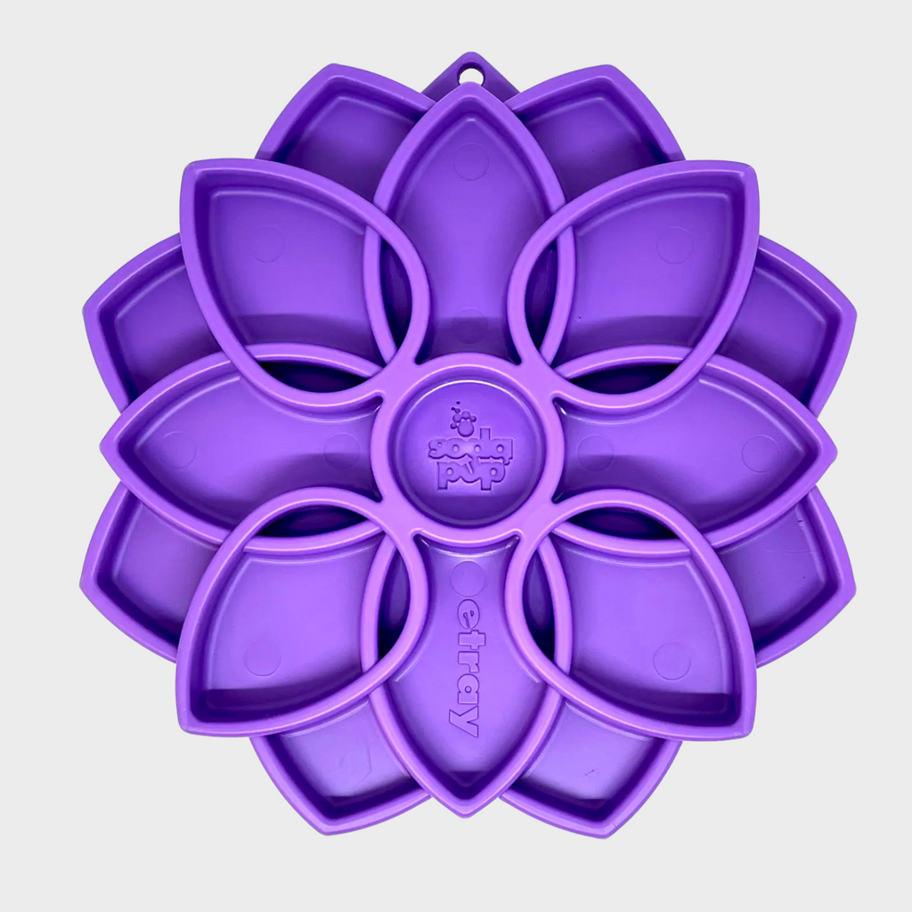 Plateau violet à motif floral sur fond gris